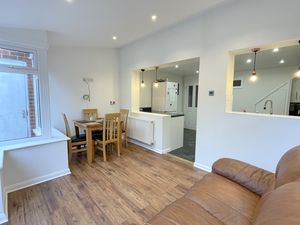 Campernell Close- click for photo gallery